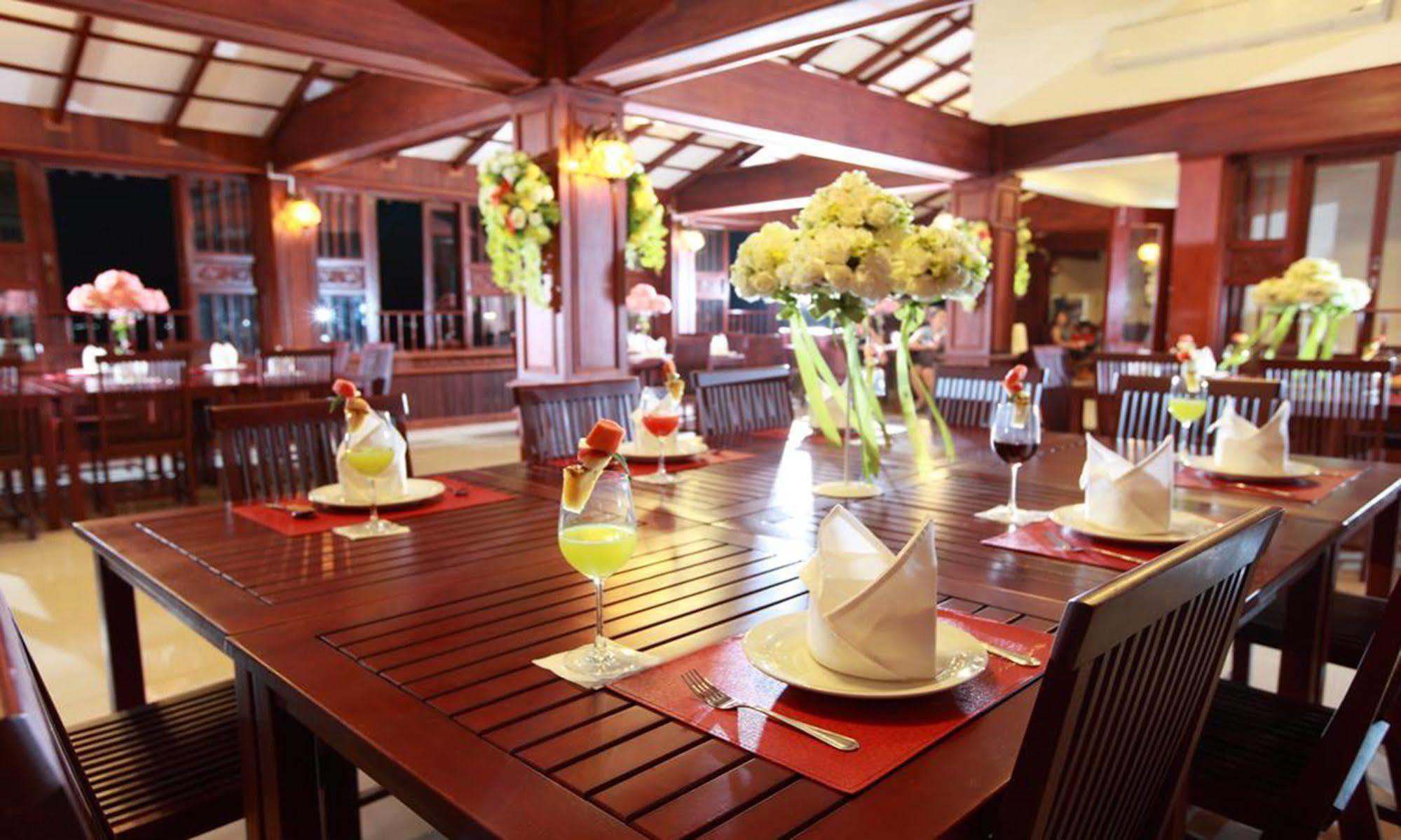 Manorom Boutique Hotel Vientiane Exterior foto