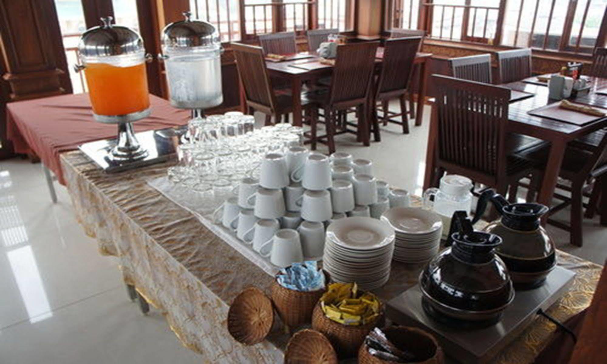 Manorom Boutique Hotel Vientiane Exterior foto
