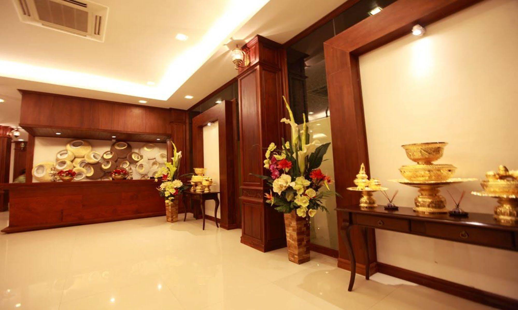 Manorom Boutique Hotel Vientiane Exterior foto
